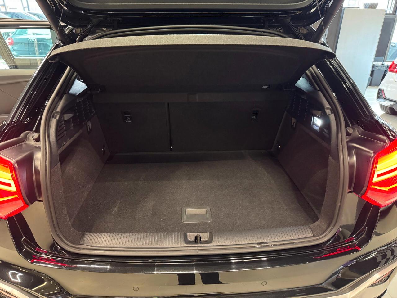 AUDI Q2 Q2 35 TDI S tronic Identity Black