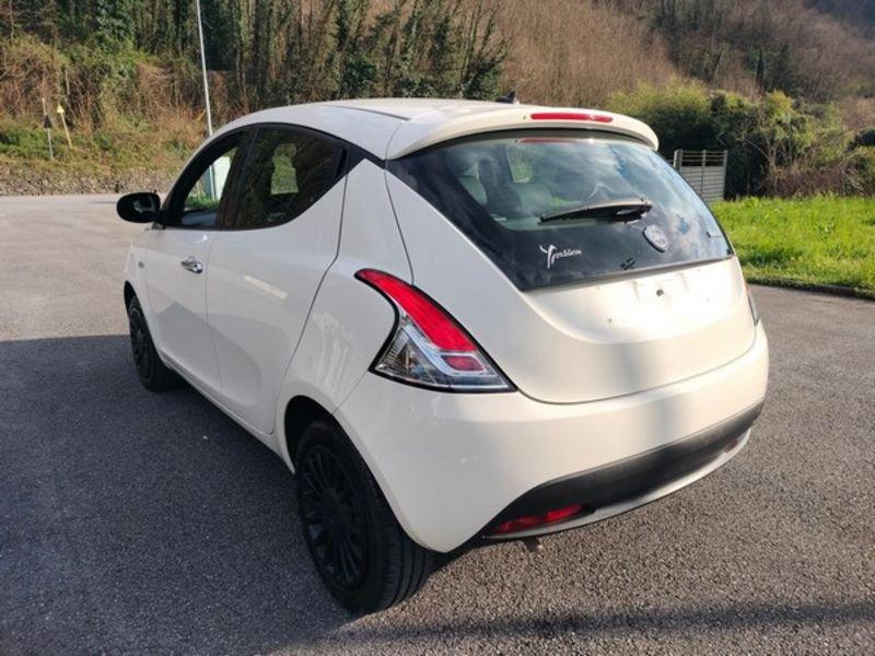 Lancia Ypsilon 1.0 FireFly 5 porte S&S Hybrid Silver