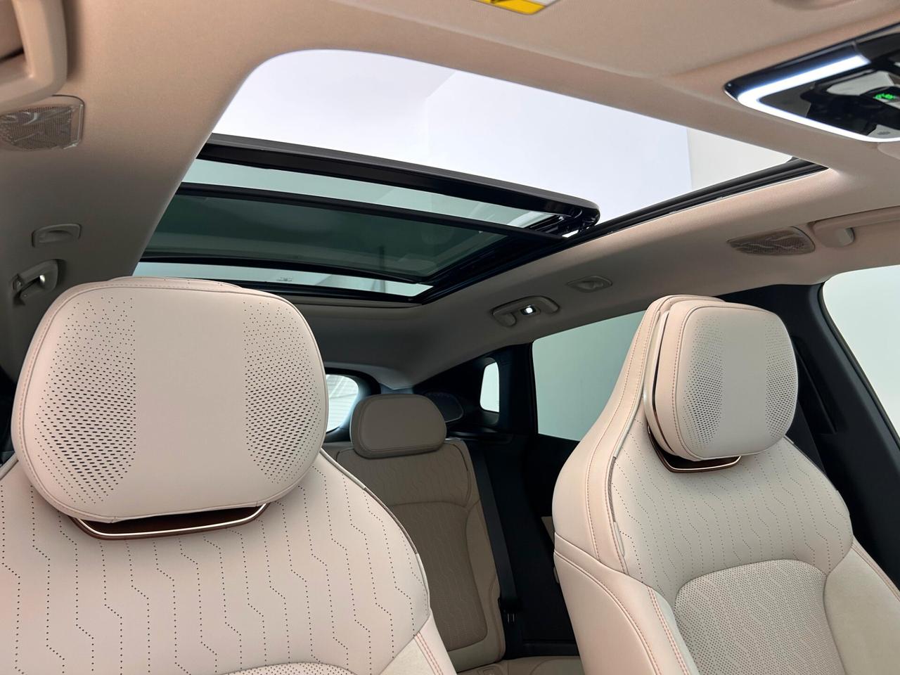 Lynk&co 08 PHEV More