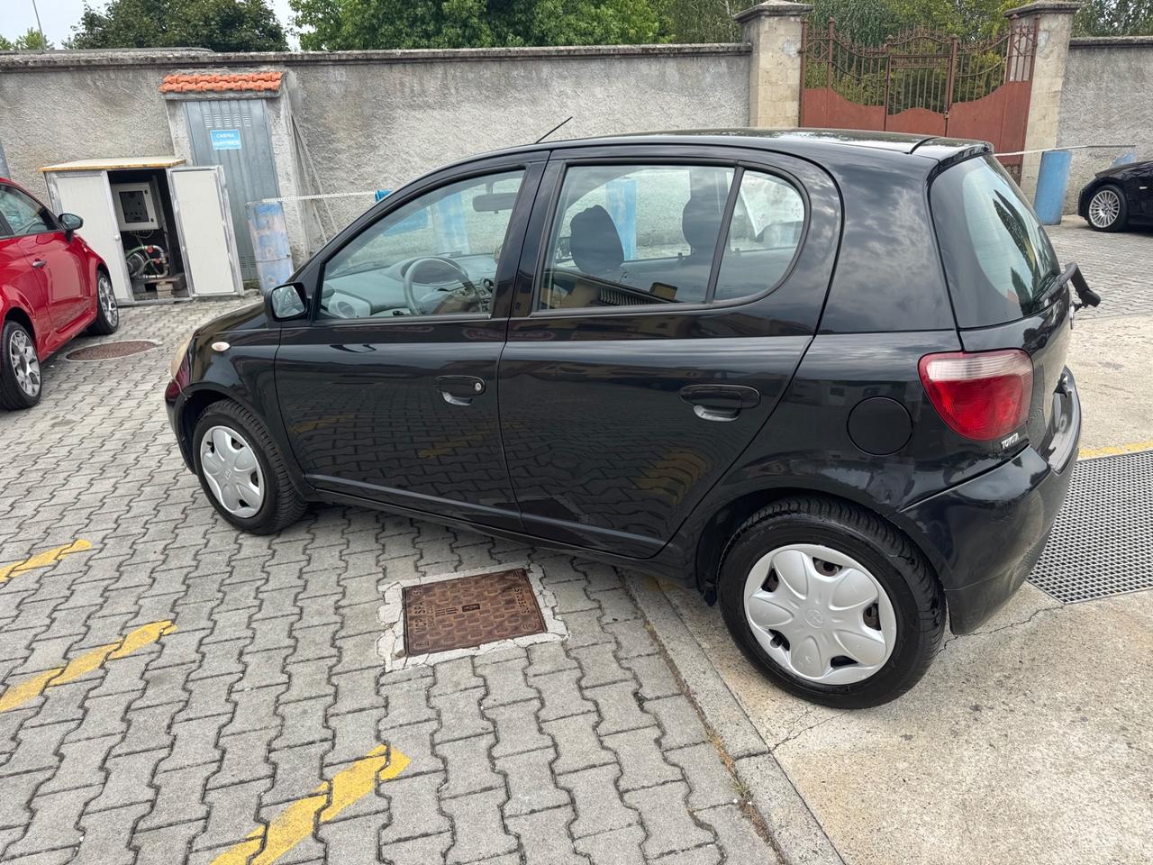 Toyota Yaris 1.0i 16V cat neopatentati 120000km