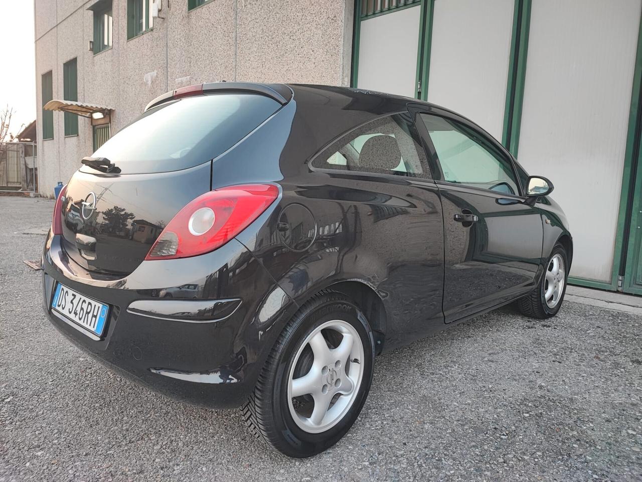 Opel Corsa 1.2 BENZINA AUTOMATICO NEOPATENTATI