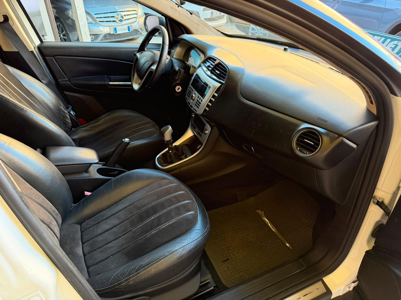 Lancia Delta 1.6cc diesel 12 mesi garanzia-2011
