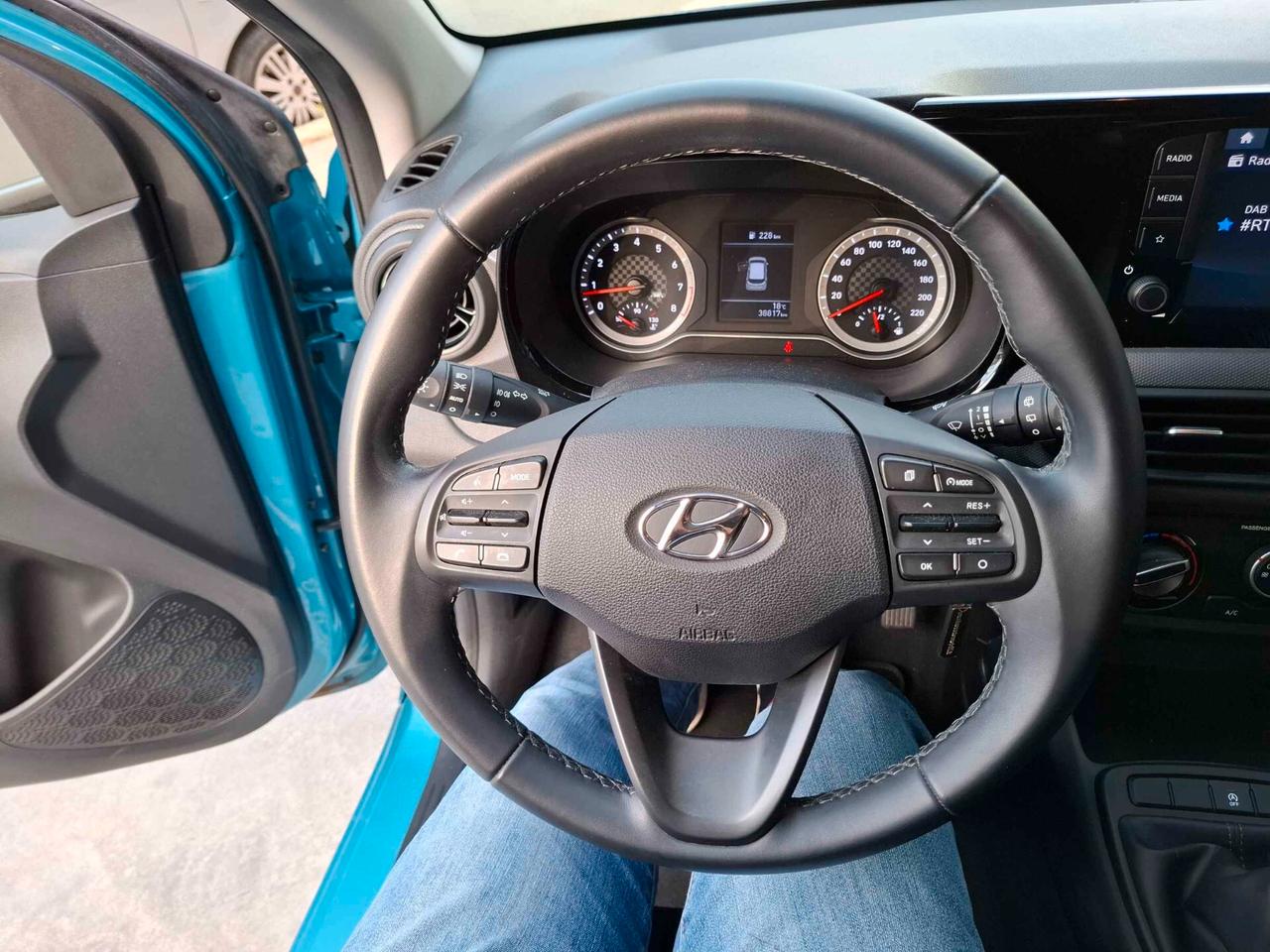 Hyundai i10 1.0 BENZINA - 2022 BICOLORE