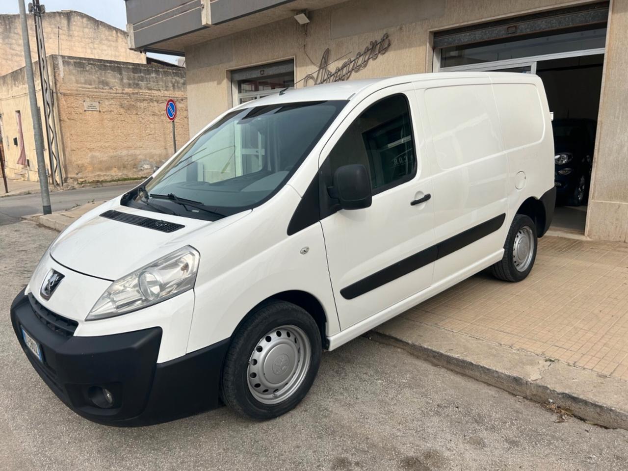 Peugeot Expert 2.0 HDI 140CV