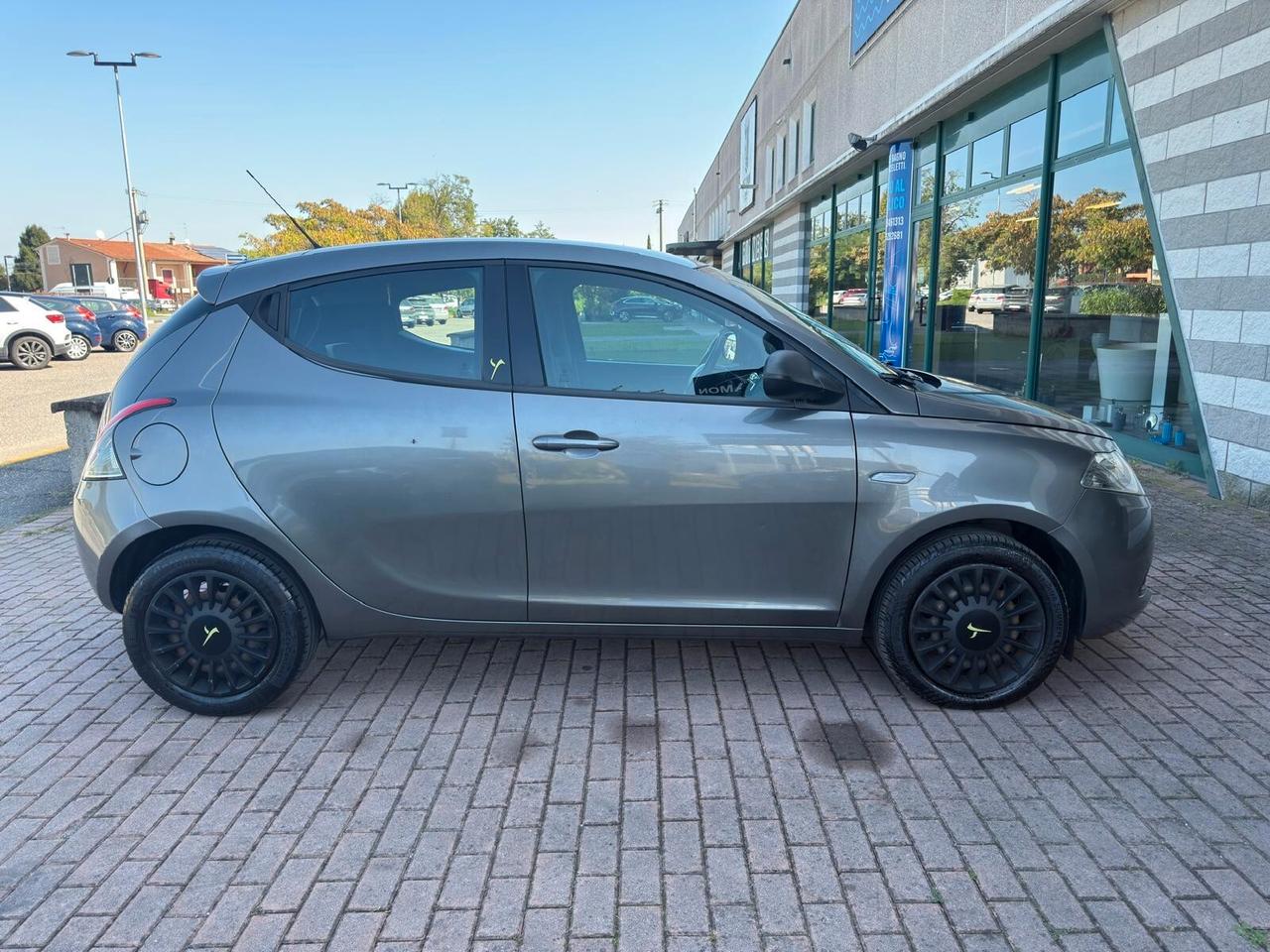 Lancia Ypsilon 1.2 69 CV 5 porte Silver