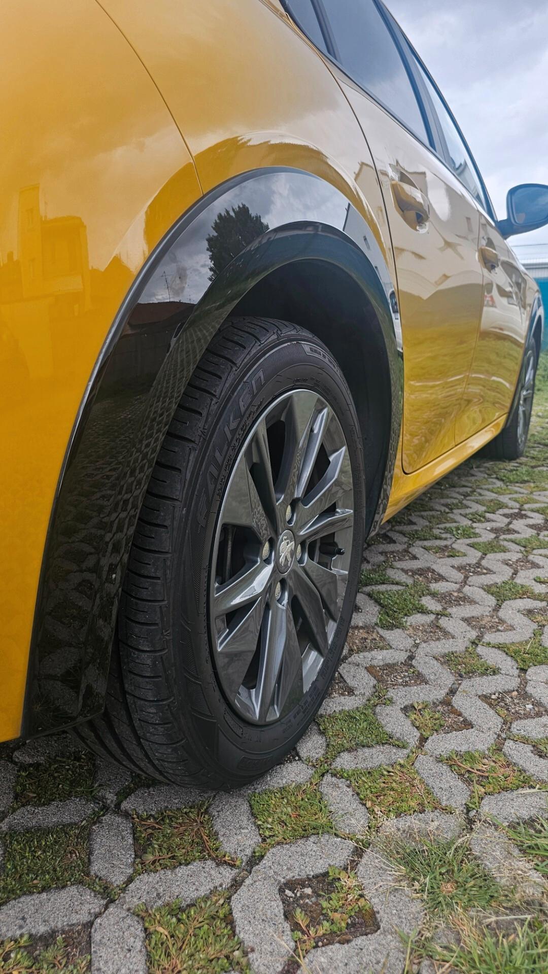 Peugeot 208 motore elettrico 136 CV 5 porte Active