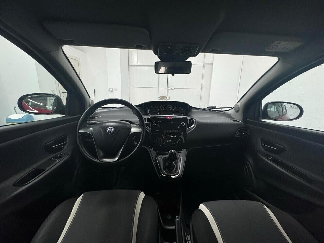 Lancia Ypsilon 0.9 TwinAir 85 CV 5 porte Metano Ecochic Elle