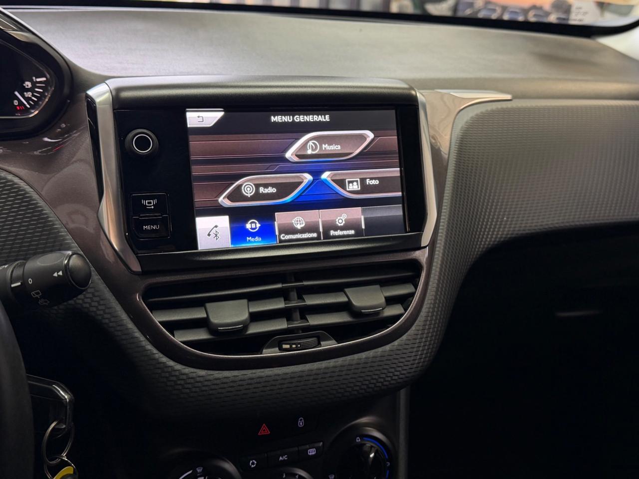 Peugeot 2008 1.2 82CV Allure