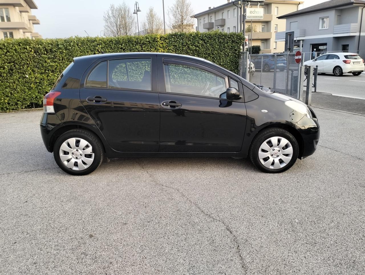 Toyota Yaris 1.0 5 porte Sol
