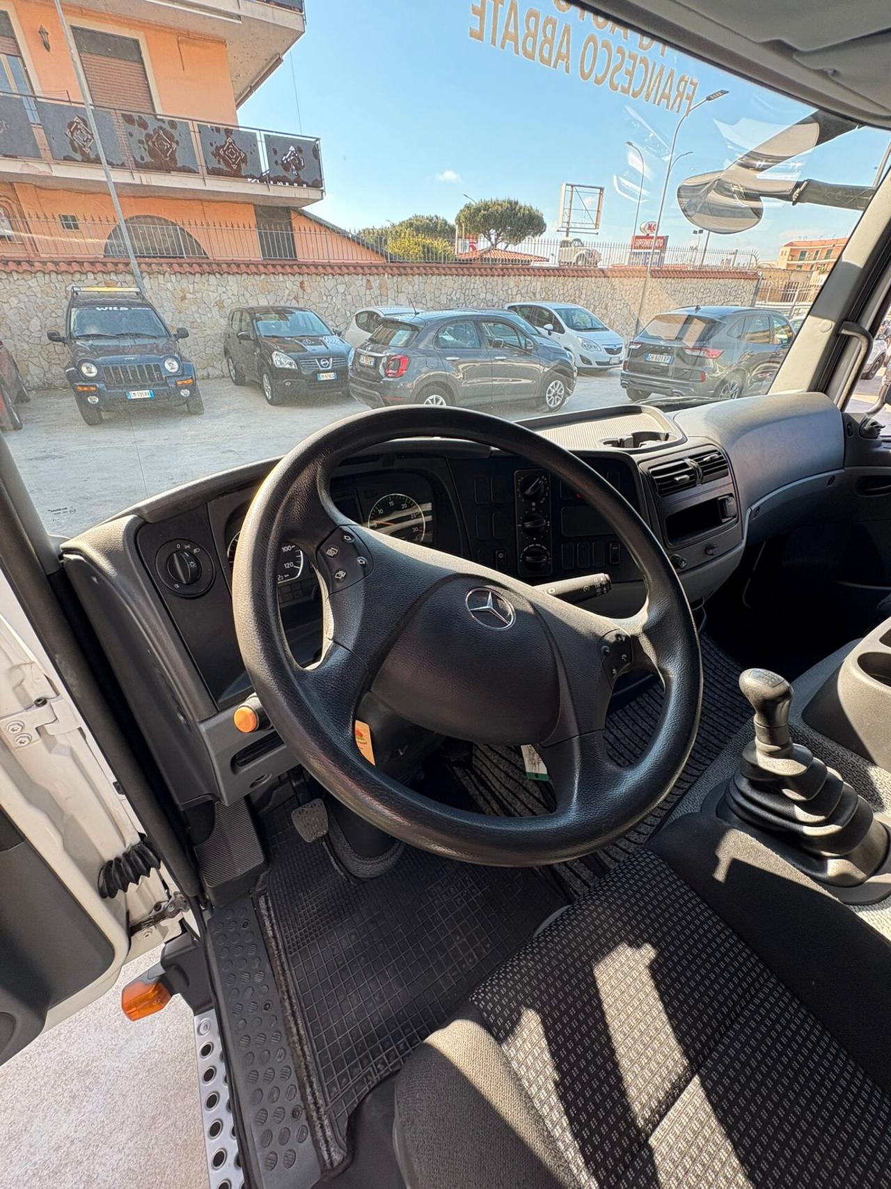 Mercedes Benz ATEGO 818 telonato 2014 130.000km