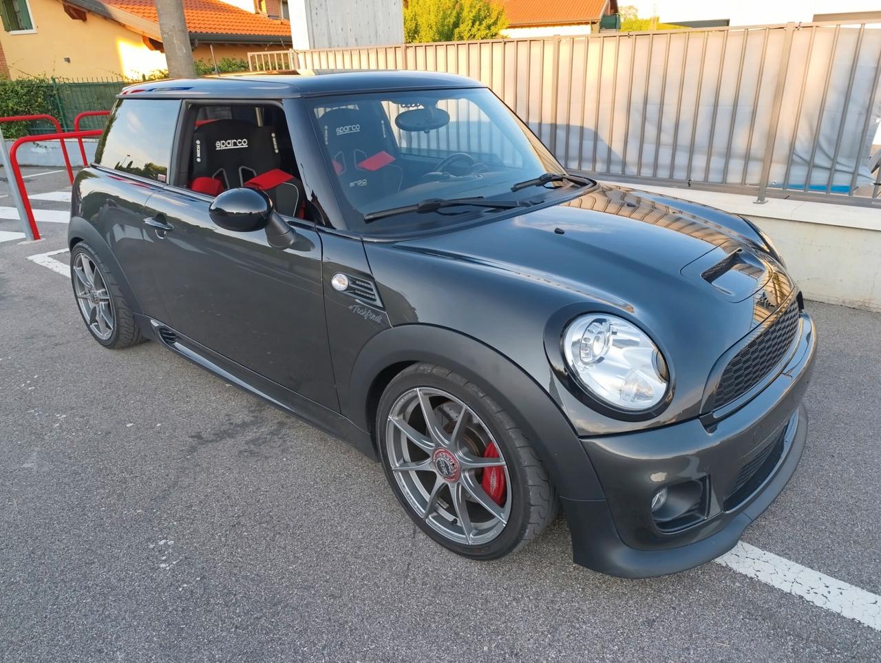 Mini John Cooper Works 211cv #GM