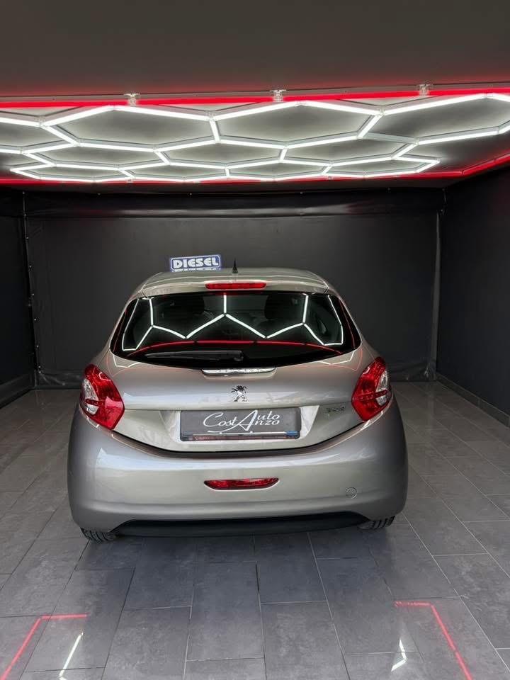 Peugeot 208 1.6 HDi 92 CV Allure 2014