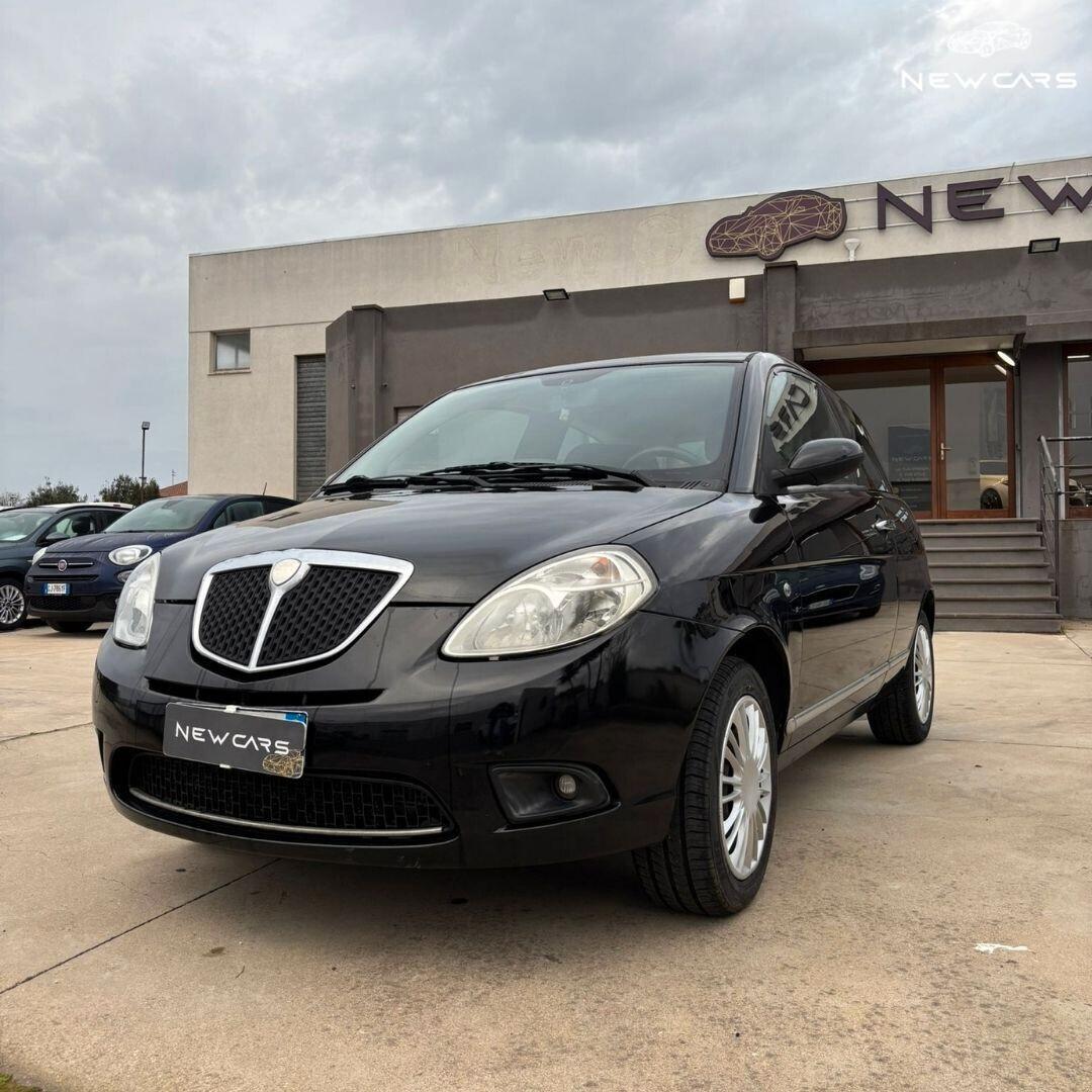 Lancia Ypsilon 1.3 MJT 75 CV Argento