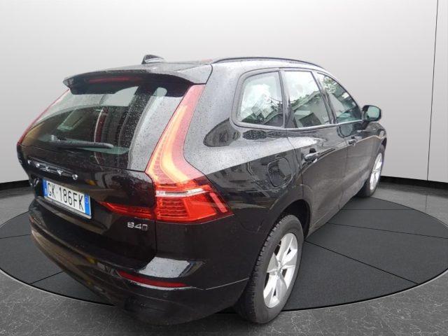 VOLVO XC60 B4 (d) AWD automatico Momentum Sport