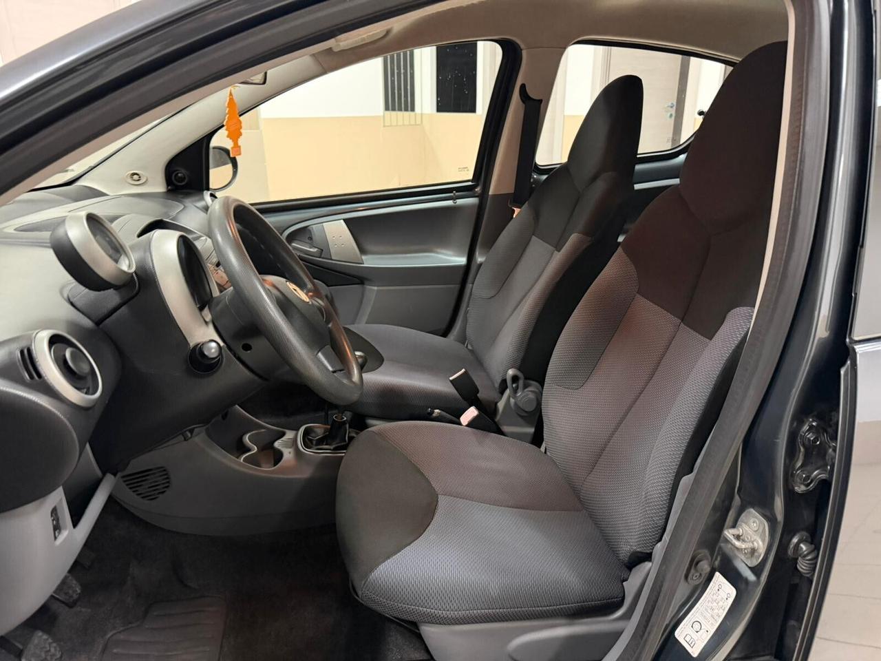 Toyota Aygo 1.0 12V VVT-i 5 porte Sol