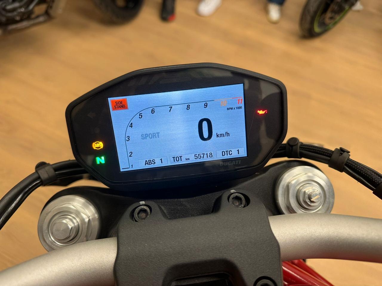 DUCATI MONSTER 1200 + TERMIGNONI DA 99€ AL MESE