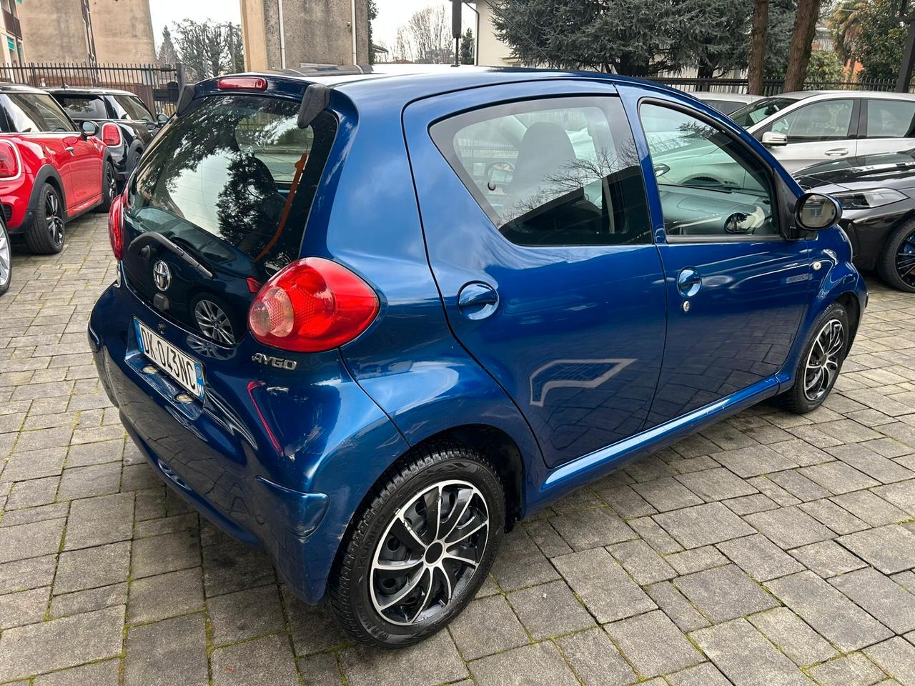 Toyota Aygo 1.0 12V VVT-i 5 porte Sol CAMBIO NUOVO