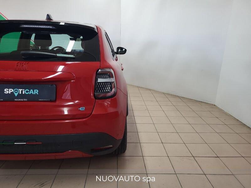 FIAT 600e Red