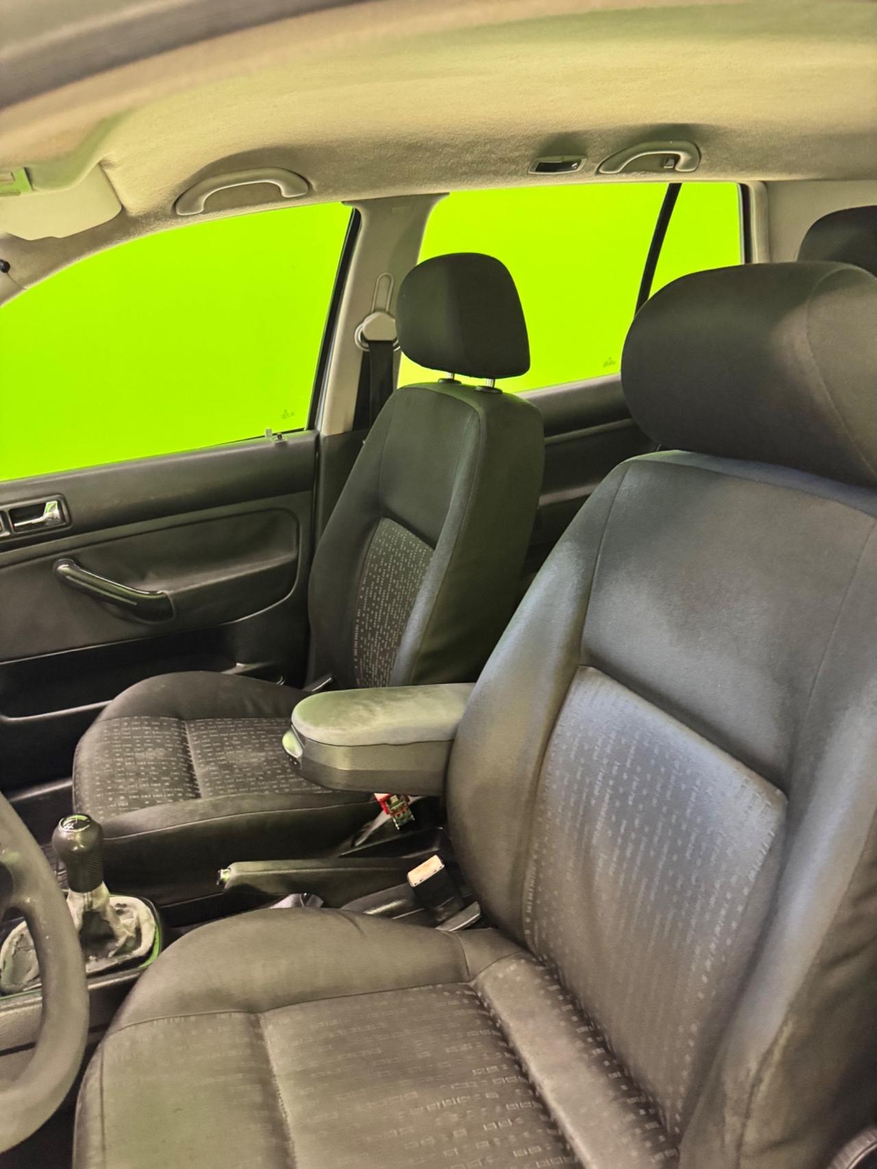 Volkswagen Golf 1.9 TDI/101 CV cat Var. Comfortline