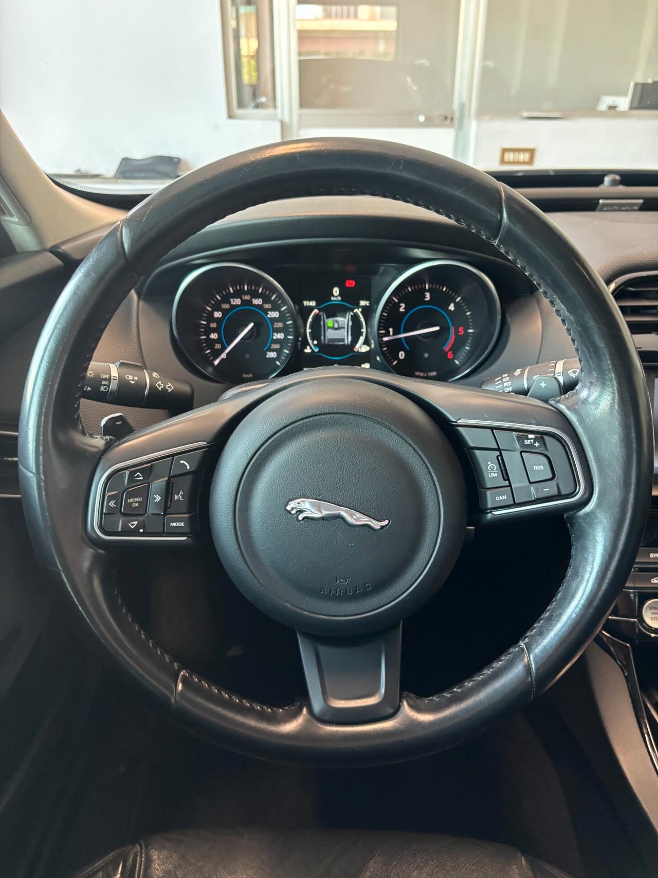 Jaguar XE 2.0d Prestige awd 180cv auto