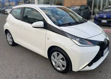 Toyota Aygo 1.0 x-play 5p m-mt my15