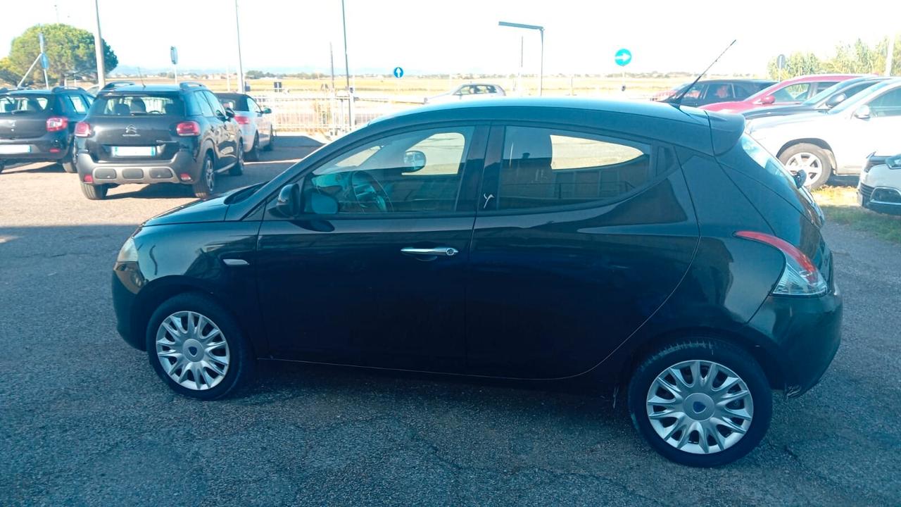 Lancia Ypsilon 1.2 69 CV 5 porte S&S Silver
