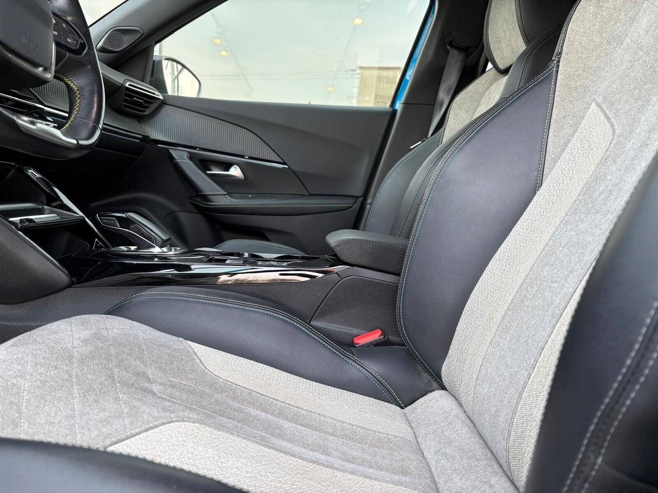 Peugeot 2008 GT motore elettrico 136 CV SPOTICAR