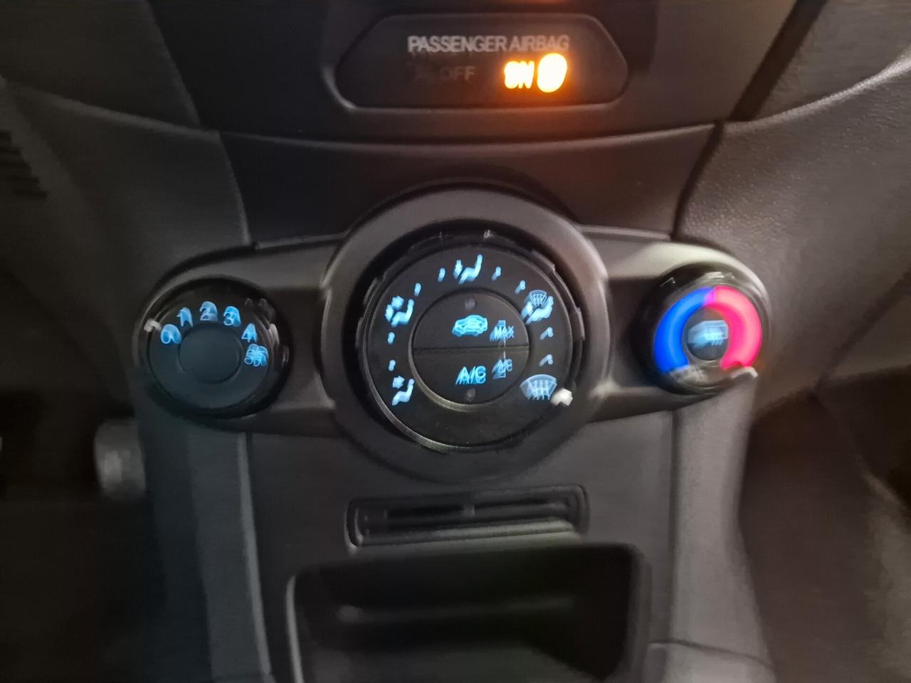 Ford Fiesta 1.4 3p. Bz.- GPL Titanium, 165 mila chilometri ok neopatentato.