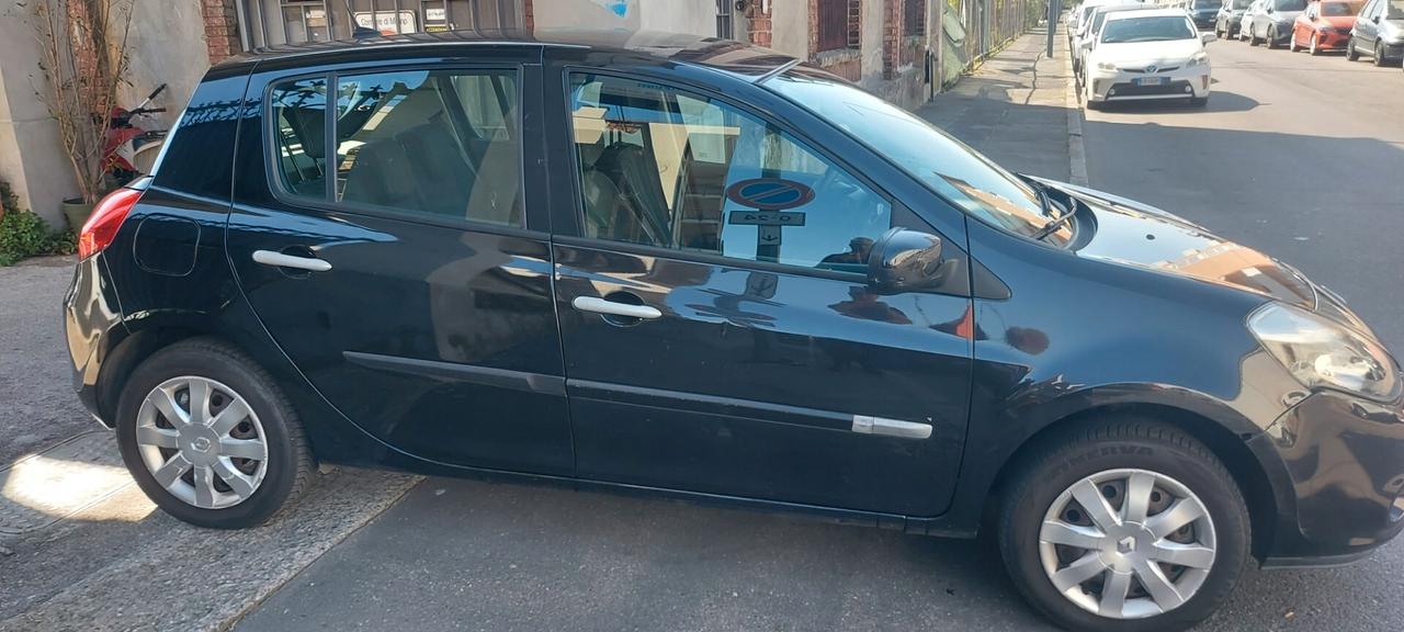 Renault Clio 1.2 16V 5 porte Dynamique