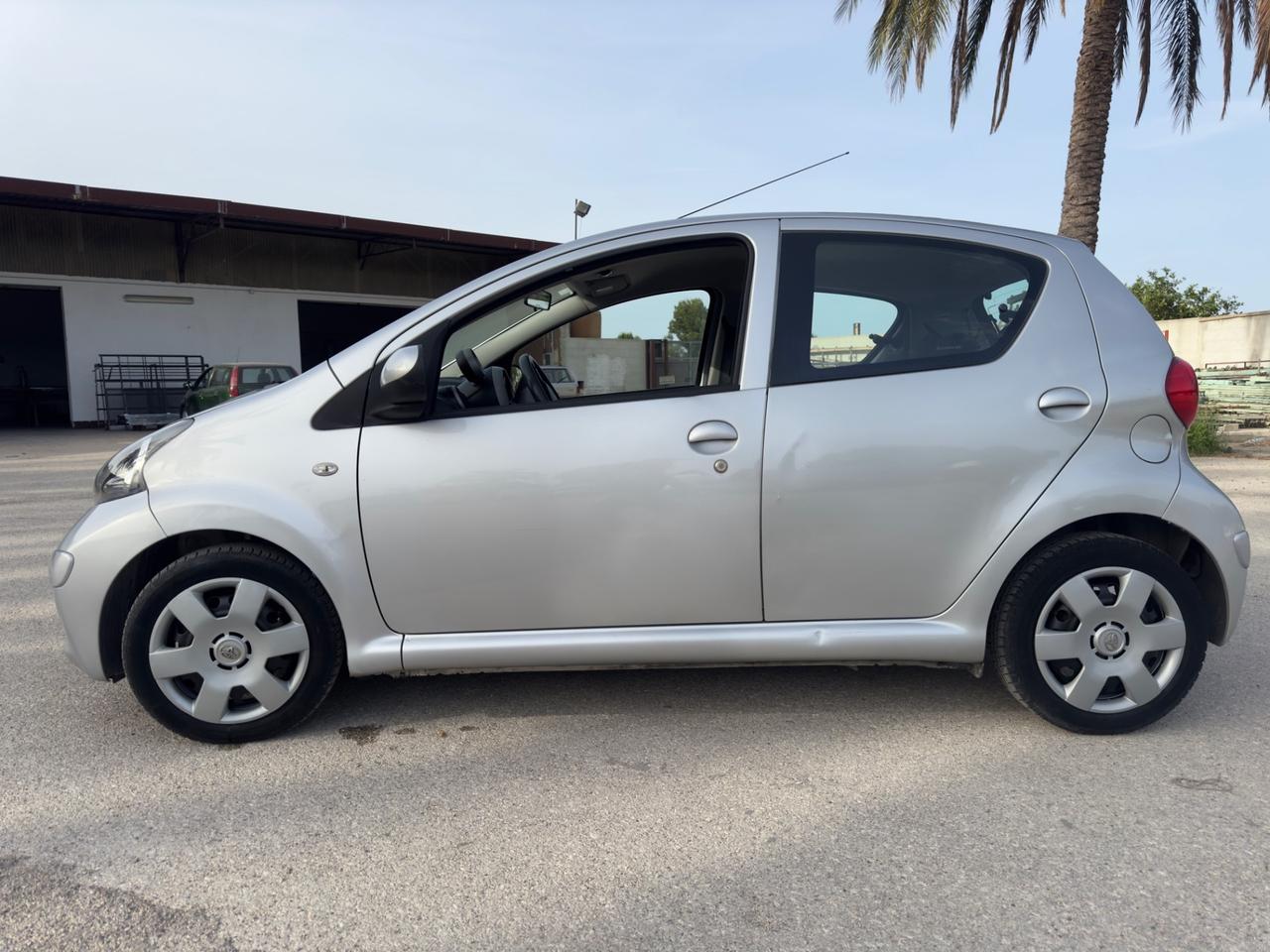 Toyota Aygo 1.4 turbodiesel 5 porte Sol