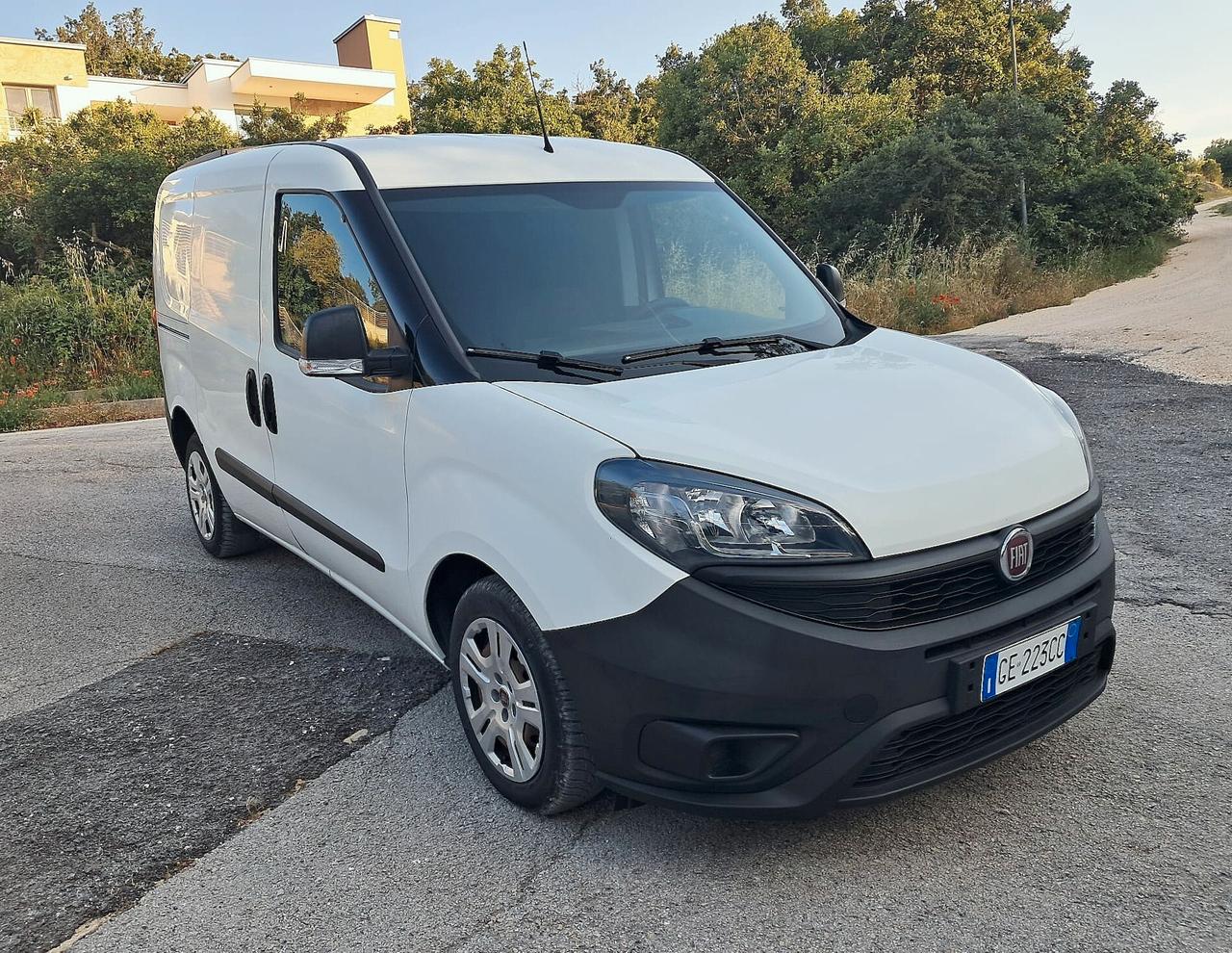 Fiat Doblo 1.6 MJT 105CV S&S PC-TN Cargo Lounge - 3 posti - Doppia porta laterale e voletto posteriore