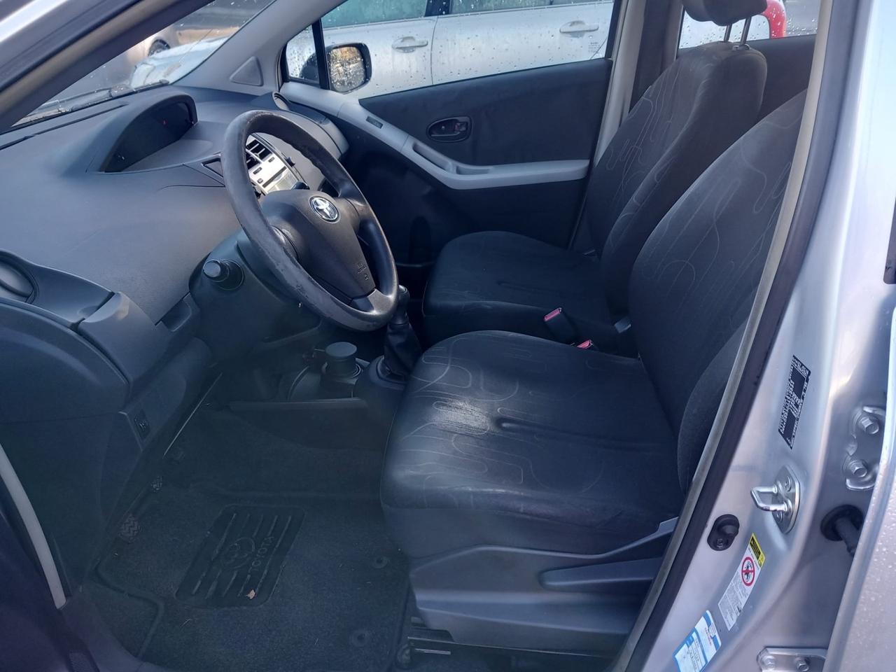 Toyota Yaris 1.0 5 porte