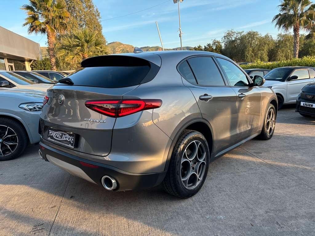 Alfa Romeo Stelvio 2.2 Turbodiesel 210 CV AT8 Q4 Executive 2018 / KM 235.000 Tua a solo 149 Euro al mese