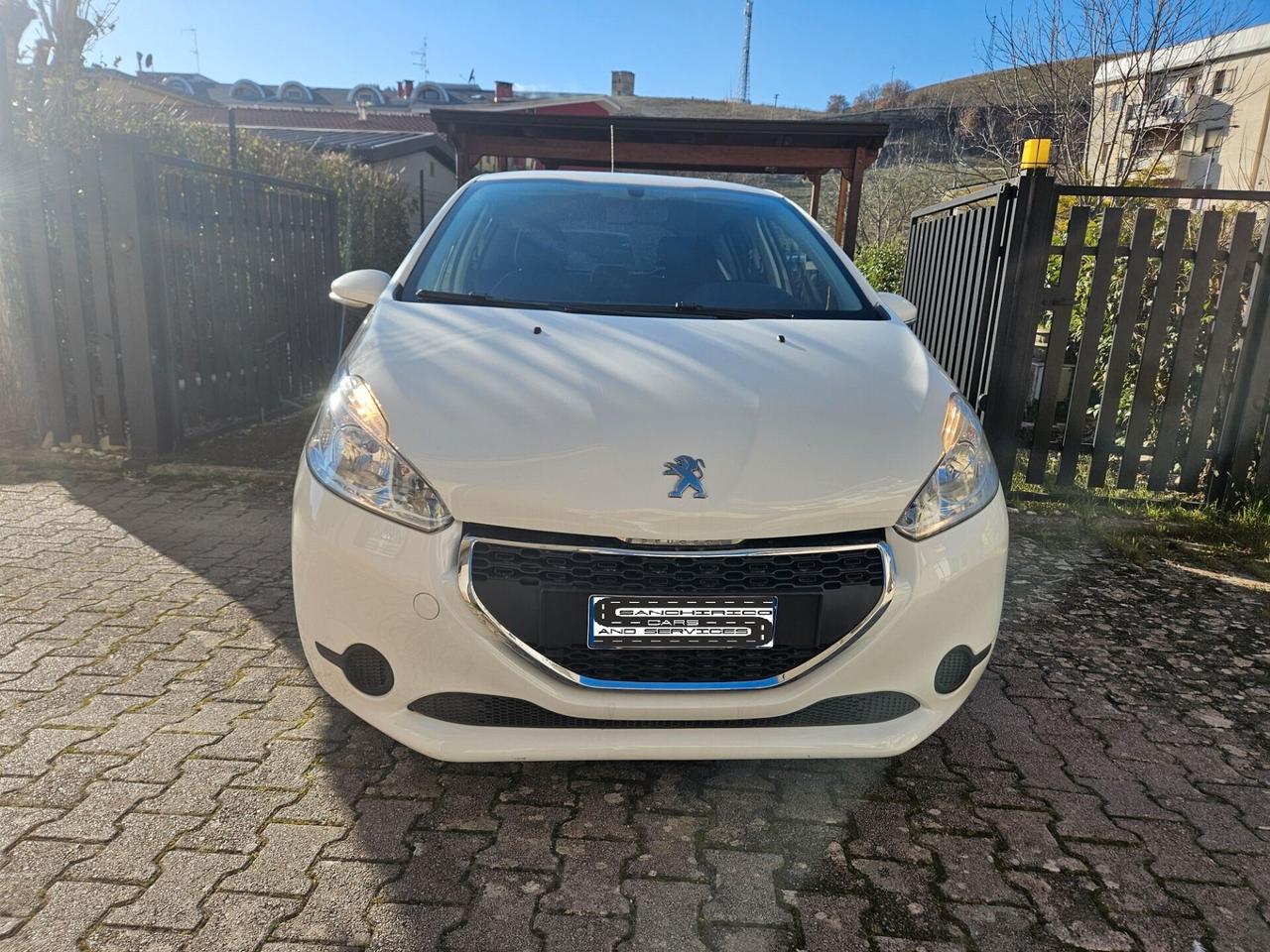 Peugeot 208 1.2 VTi 82 CV 5 porte OK NEOPATENTATI