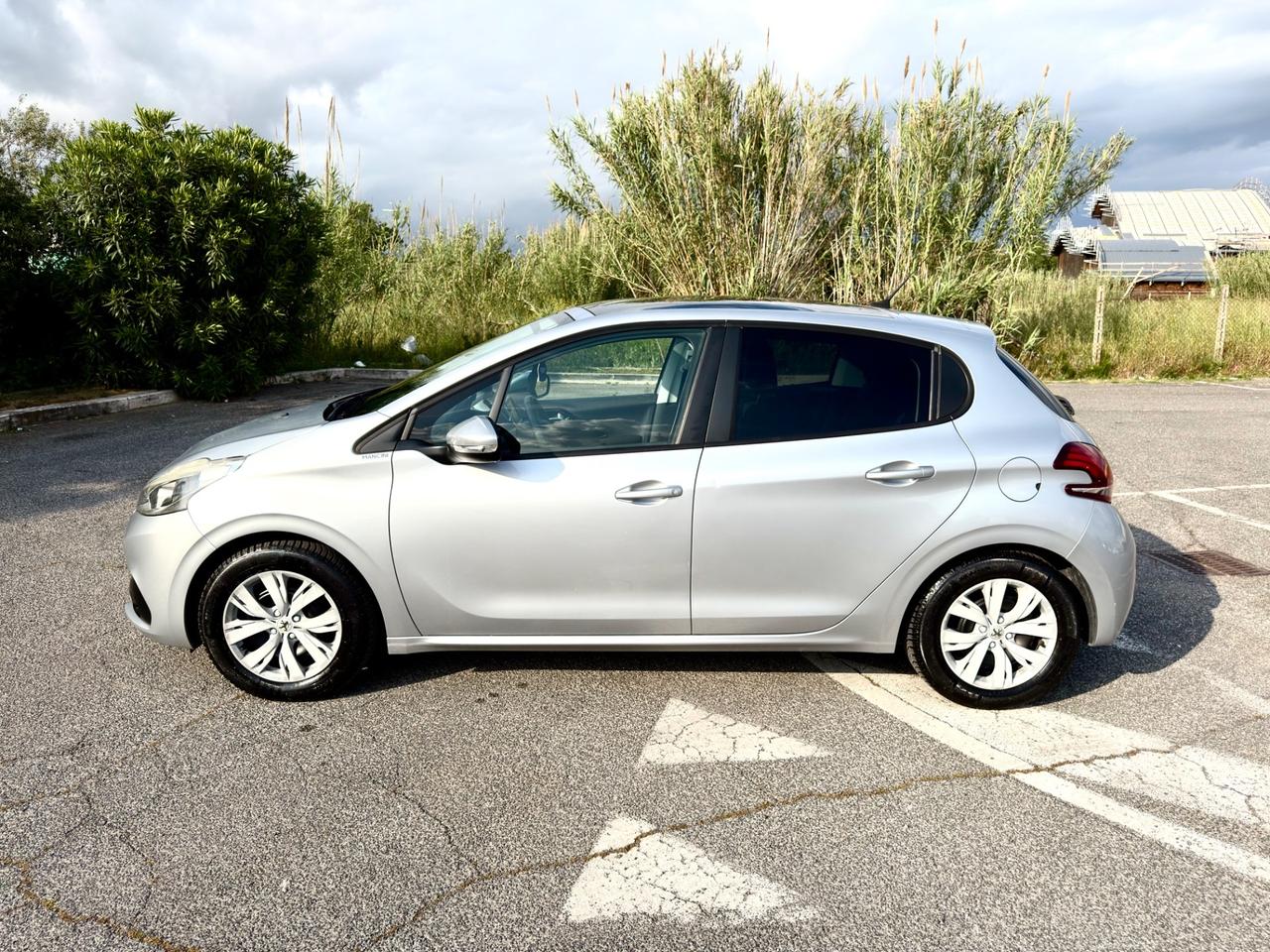 Peugeot 208 PureTech 82 5p. GPL Access