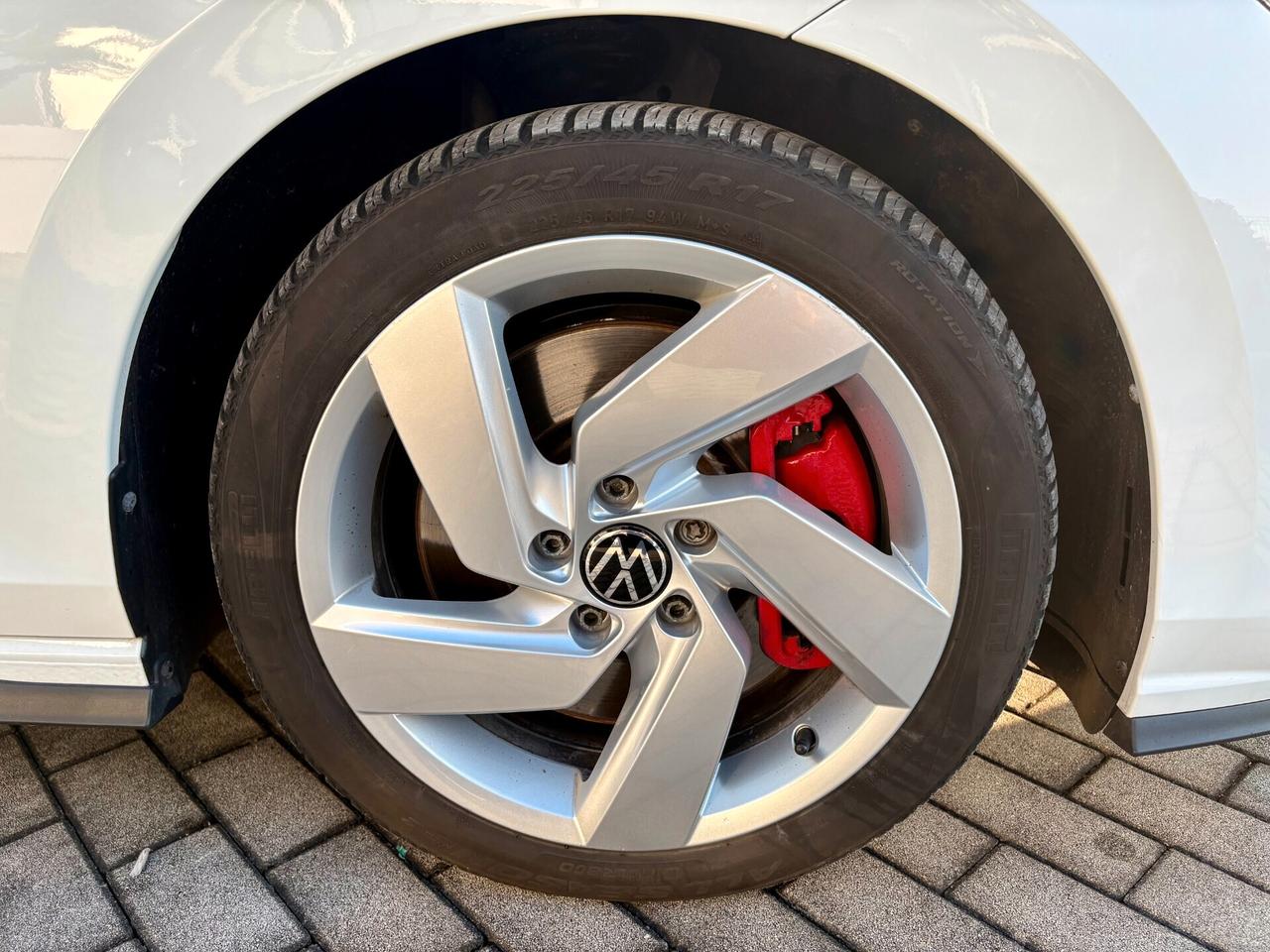 VW Golf 8 GTI 2.0 TSI DSG | SOLI 15.000 KM – COME NUOVA – GARANZIA UFF. iva esposta