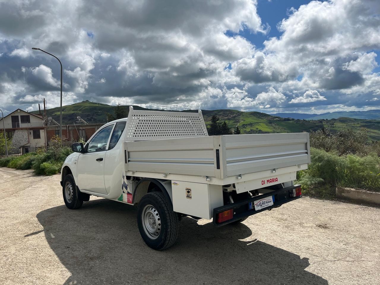 Mitsubishi L200 2.5 4x4 Cassone fisso