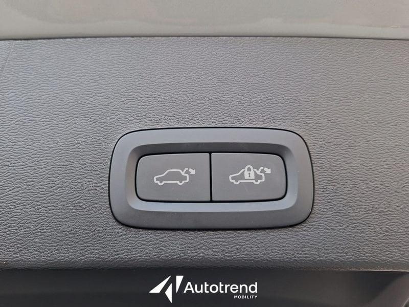 Volvo XC40 B3 163+14 CV Automatico LED Core