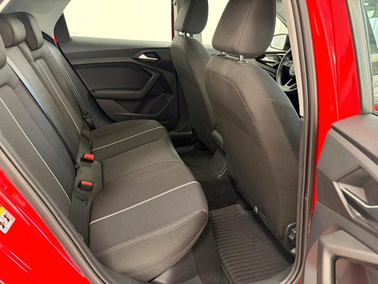 Audi A1 citycarver 30 1.0 tfsi Identity Black 110cv
