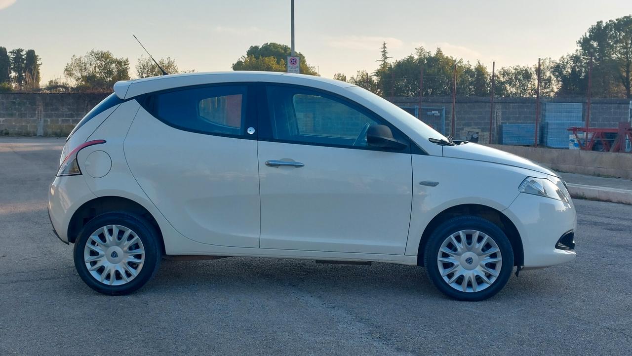 Lancia Ypsilon 0.9 TwinAir 85 CV 5 porte Metano Ecochic Gold