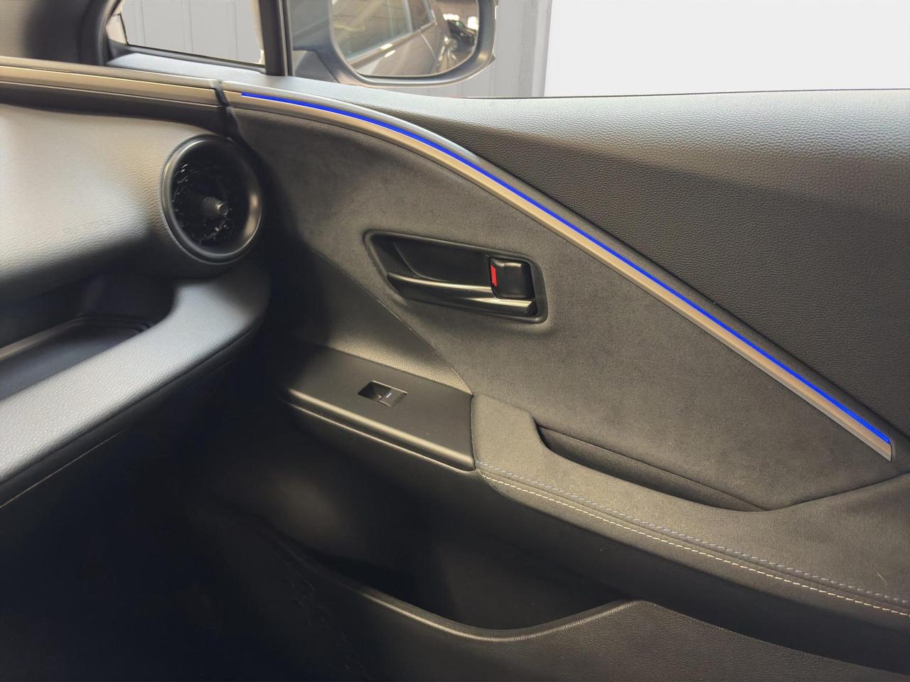 Toyota C-HR 2.0 phev Lounge fwd e-cvt