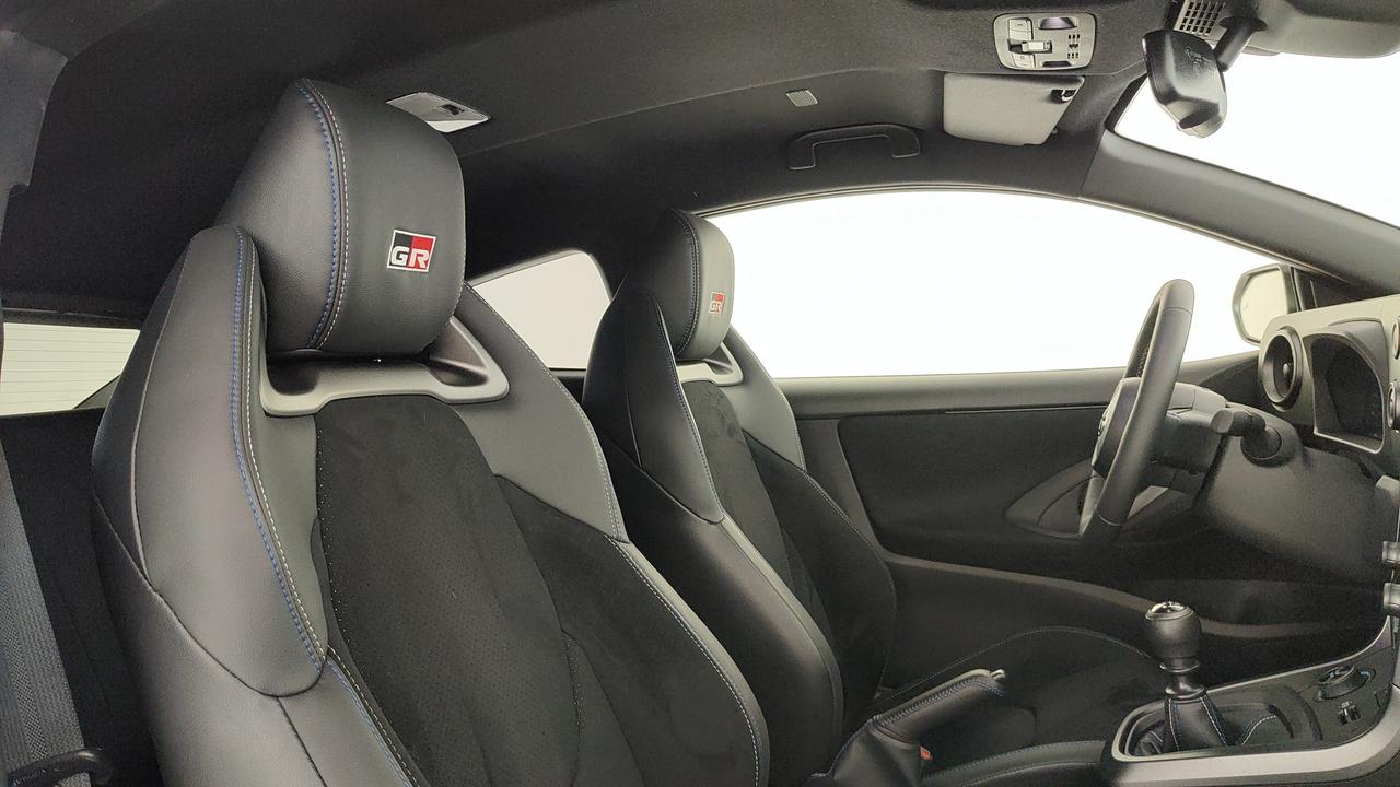 TOYOTA GR Yaris 1.6 Rovanpera Special Edition imt-6