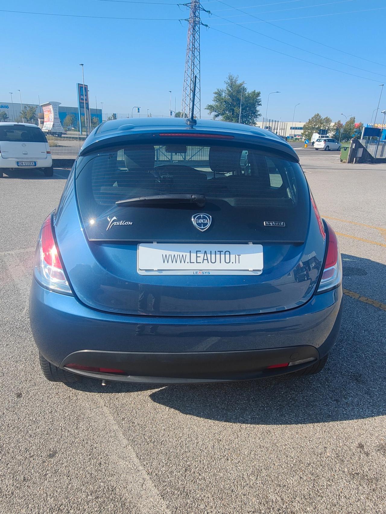 Lancia Ypsilon 1.0 FireFly 5 porte S&S Hybrid Silver