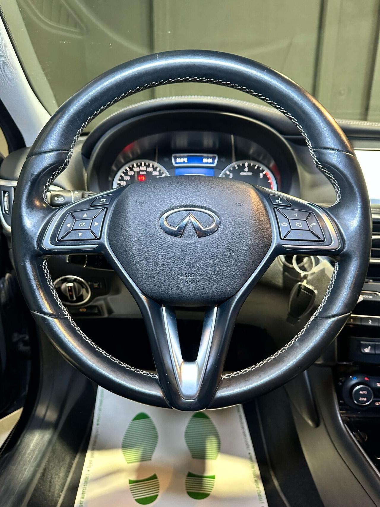 Infiniti Q30 1.5 diesel Premium Tech GALLERY WHITE