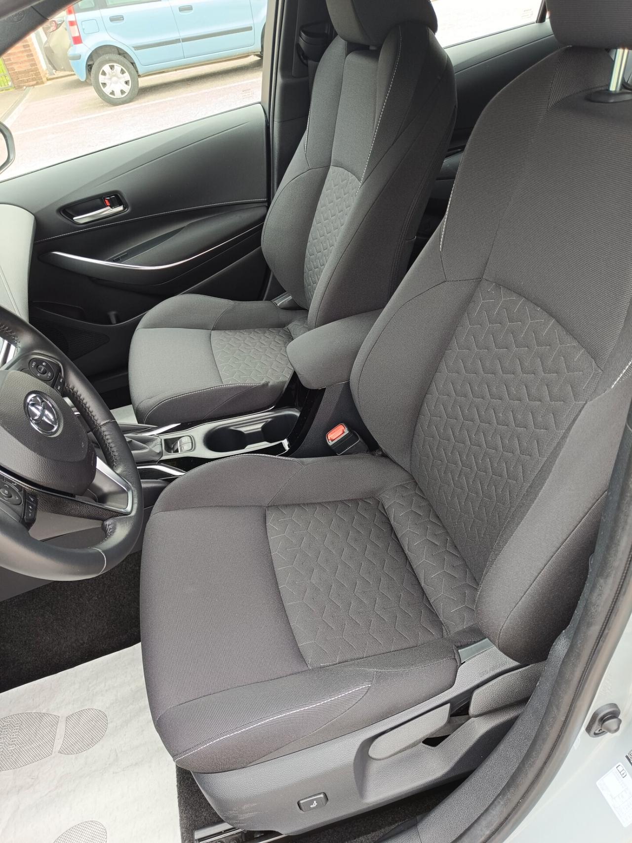 Toyota Corolla Touring Sports 1.8 Hybrid Business Tech