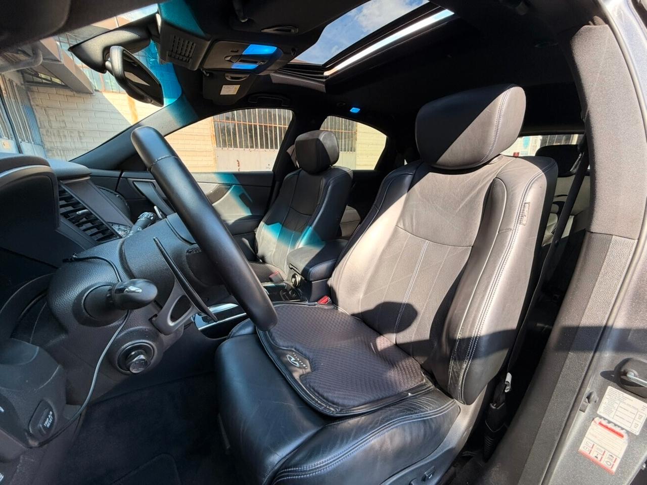 Infiniti QX70 3.0 diesel V6 AT Ultimate