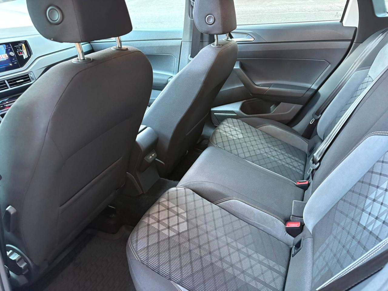 Volkswagen Taigo 1.0 TSI 110 CV R-Line + TETTO