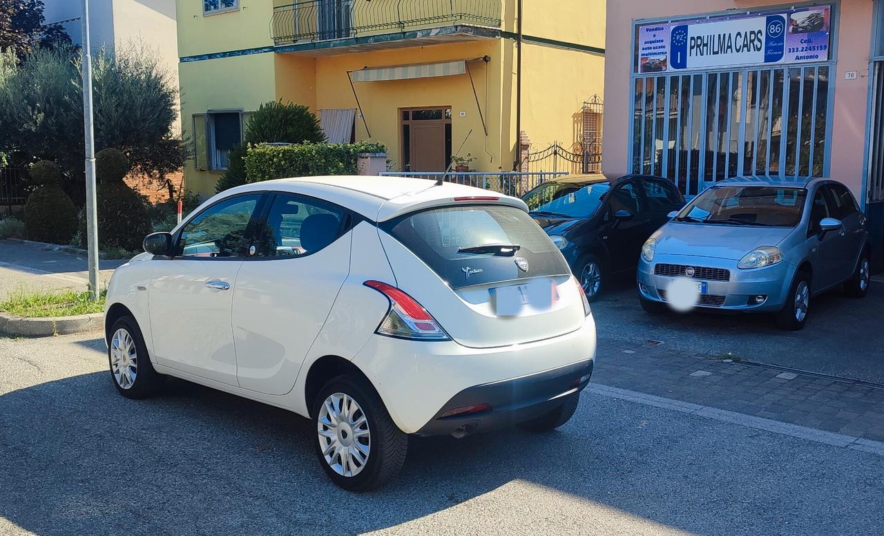 Lancia Ypsilon 0.9 TwinAir 85 CV 5 porte Metano Ecochic Silver