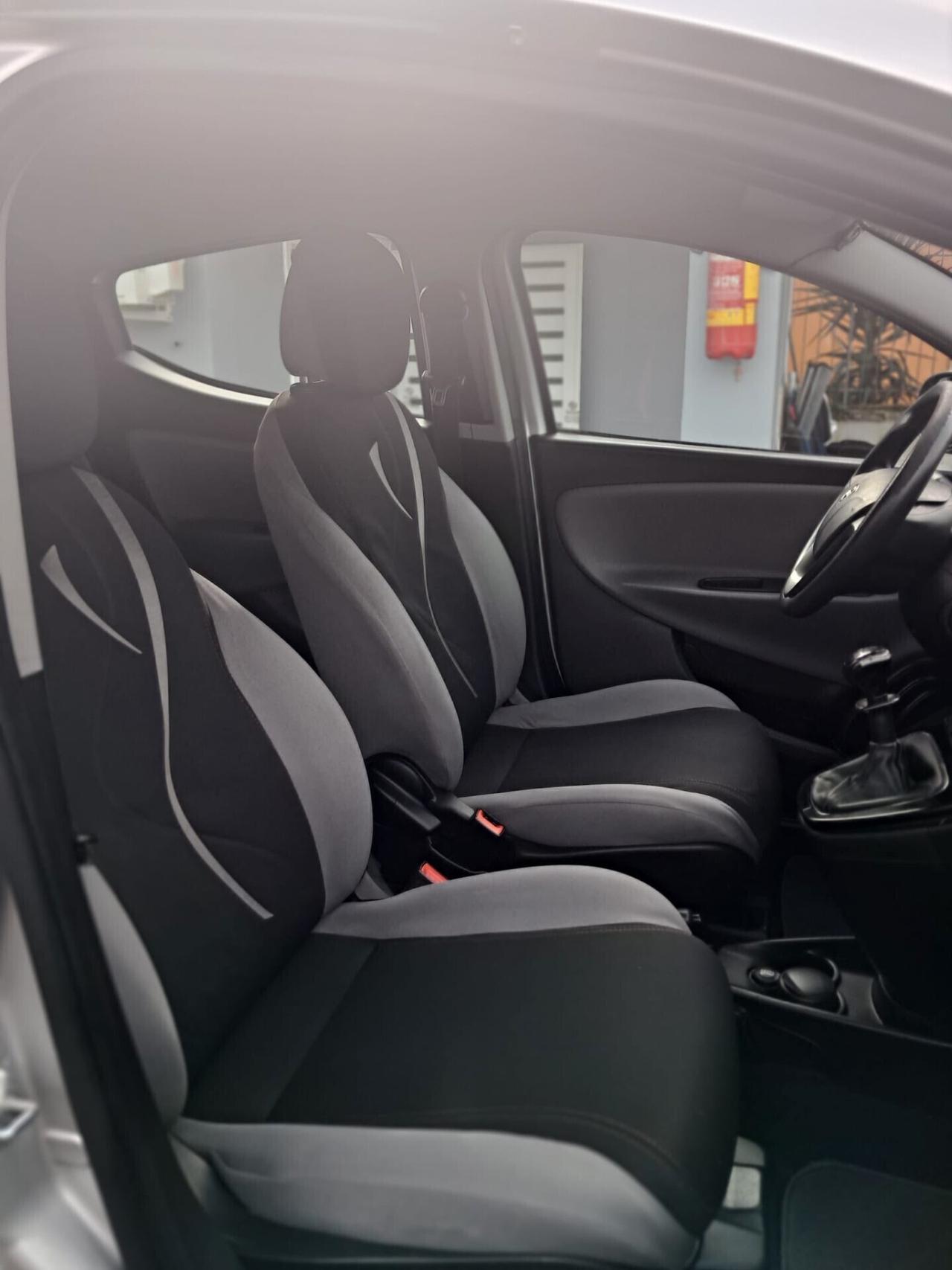 Lancia Ypsilon 1.2 69 CV 5 porte GPL Ecochic Silver