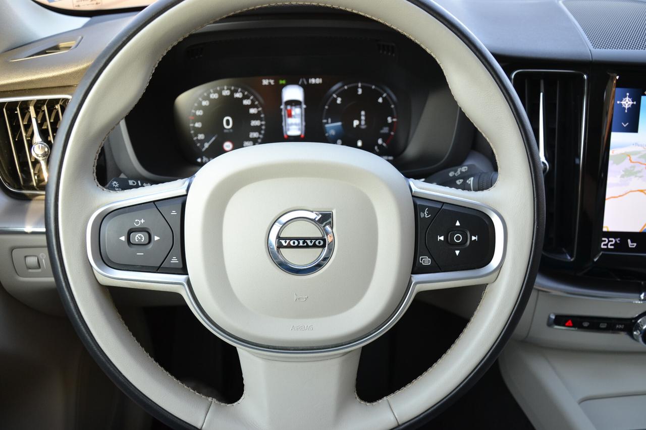 Volvo XC 60 2.0 B4 197CV HYBRID/DIESEL AWD **TETTO PELLE NAV**